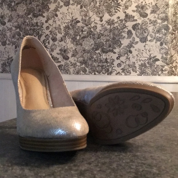 Pumps (gold) - Picture 2 of 5